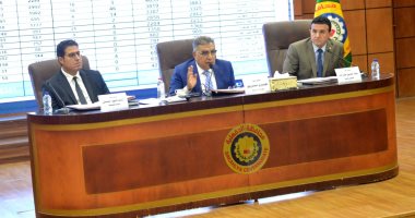 محافظ الدقهلية يبحث مشاكل العمل الميدانى والمرور والاستعداد للشتاء