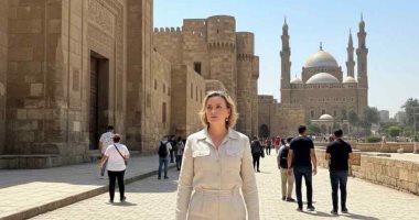 ايه اللى جاب القلعة جنب البحر!؟ حقيقة صور بالـ AI للنجمة كيت وينسلت فى الإهرامات