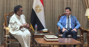 نيوز برو : 
                                            وزير الشباب والرياضة يبحث التعاون المشترك مع شقيقة أمير الكويت فى الرياضة النسائية
                                        