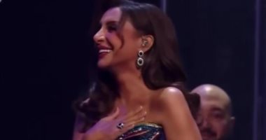 تصفيق حار وتكريم للنجمة أنغام بحفل البرت هول فى لندن