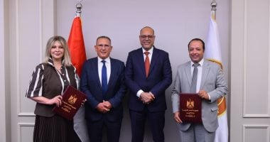 نيوز برو : 
                                            بروتوكول تعاون لتأهيل وتقييم قائدى المركبات السياحية
                                        