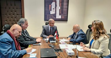 نائب وزير الإسكان يبحث التعاون مع شركة متخصصة بتصنيع مكونات مشروعات المياه والصرف