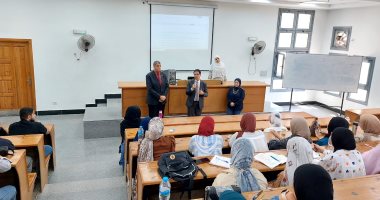 رئيس جامعة بنها للطلاب خلال تفقده العملية التعليمية: أنتم الاستثمار الحقيقى
