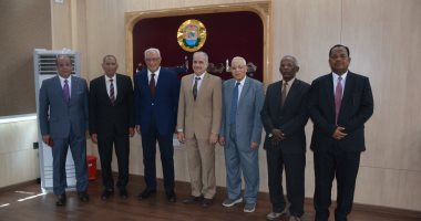 جامعة أسوان تعقد لجنة اختيار عميد كلية الحقوق