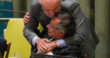 رئيس البرازيل يحيى نظيره الكولومبي بـ"قبلة علي الجبين".. القصة