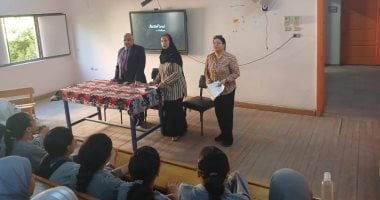 وكيل "تعليم الأقصر" يعقد لقاء مفتوحا مع طالبات الثانوية العامة حول نظام البكالوريا