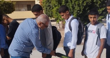 تفاصيل واقعة تعدى طالب على زميله بسلاح أبيض داخل مدرسة فى المنوفية.. ضبط المتهم وحبسه أربعة أيام على ذمة التحقيقات.. محافظ المنوفية يقرر استبعاد مديرة المدرسة ووكيل التعليم: وقف قيد الطالب المتعدى