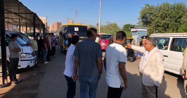 محافظ الدقهلية يجري جولة بموقف جديلة: نتأكد من توافر وسائل النقل للطلاب