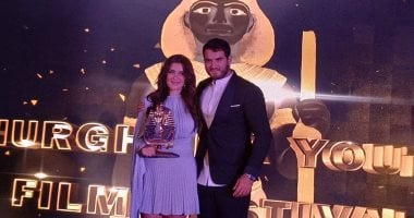 بكاء غادة عادل قبل تكريمها فى مهرجان الغردقة وتهديه للمخرج محمد خان