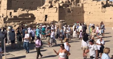 الأقصر تشهد حالة من الرواج والإقبال السياحى المميز فى معابد الكرنك.. صور