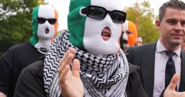 بعد رفعه حلم حزب الله.. إسقاط قضية إرهاب ضد عضو فرقة راب أيرلندية بسبب خطأ فنى