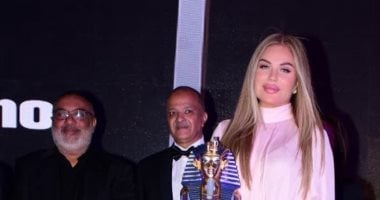 نيكول سابا تهدى تكريمها بمهرجان الغردقة للزعيم عادل إمام