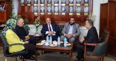 نائب رئيس جامعة الإسكندرية يستقبل وفدًا ليبيًا لبحث التعاون الأكاديمى والبحثى