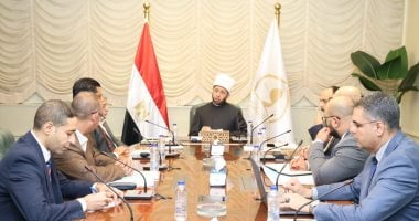 وزير الأوقاف يبحث جهود هيئة الأوقاف والمجموعة الوطنية