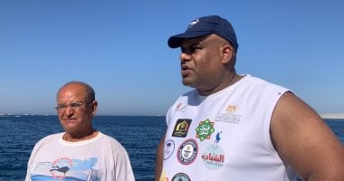 استعداد أقوى رجل فى العالم لسحب سفينة وزنها 700 طن بالغردقة