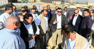 وزير الإسكان يتفقد محطة التحلية الكيميائية بمدينة العلمين الجديدة