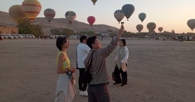 فى يوم السياحة العالمى.. شاهد متعة السياح على متن رحلات البالون الطائر