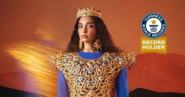 فستان مصمم من ذهب عيار 21 يدخل موسوعة جينيس.. مش هتصدق سعره