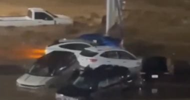 فيضانات عارمة تجتاح ولاية أريزونا الأمريكية والمياه تجرف السيارات.. فيديو