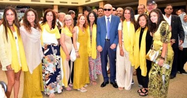 وسط أجواء سياحية وكرنفالية.. محافظ الأقصر يشهد احتفالية يوم السياحة العالمى فى معبد الكرنك.. ويلتقى بفوج إسبانى ويشيد بصدى زيارة ملك إسبانيا لمصر.. ويؤكد على تطوير ساحة الكرنك لخدمة السائحين.. فيديو وصور