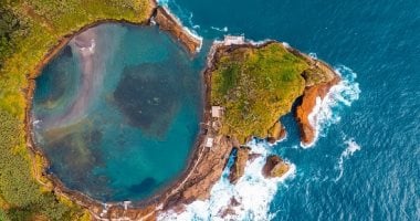5 معلومات عن أجمل حمام سباحة طبيعى فى العالم.. كان أصله بركان