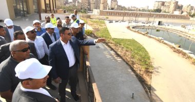 وزير الإسكان يعقد اجتماعا مع الشركات المنفذة بحدائق تلال الفسطاط