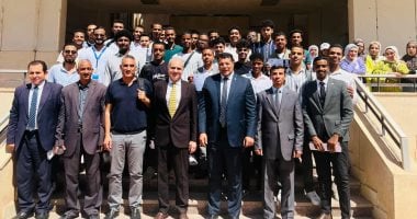 رئيس جامعة أسوان يلتقى طلاب كلية التجارة فى لقاء مفتوح