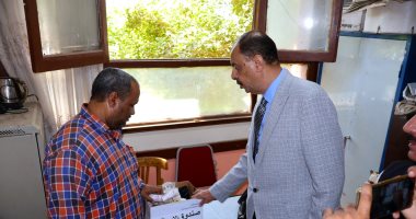 محافظ سوهاج يحيل مسئول المخزن بمدرسة آبار الوقف الإعدادية للتحقيق