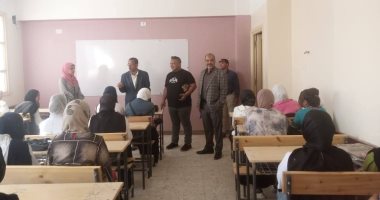 مدير تعليم سوهاج الفنى يتفقد الدراسة بمدرسة نجع مأمن بعد تشغيلها لأول مرة