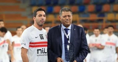 أحمد الأحمر يتسلم جائزة الأكثر مشاركة فى بطولات العالم للأندية لكرة اليد
