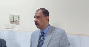 محافظ سوهاج لمدير مدرسة: إزاى تحول معمل علوم لفصل والطلبة يستفيدوا إزاى؟.. فيديو