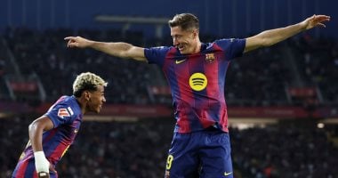 برشلونة يفوز على ريال سوسيداد ويخطف صدارة الدوري الإسباني.. فيديو