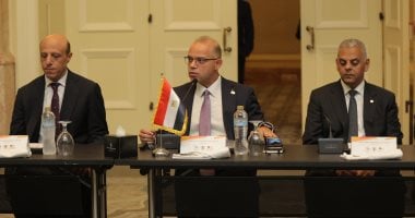 رئيس الرقابة المالية يستعرض مع رؤساء التحرير تطوير القطاع المالي غير المصرفي