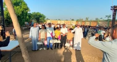 ممر شرفي بالمدرسة.. تكريم طلاب عثروا على 100 ألف جنيه وسلموها للشرطة بالمنوفية