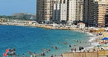 روقان وهدوء على شواطئ الإسكندرية فى بداية فصل الخريف.. استمرار الإقبال رغم بدء العام الدراسى.. رفع الراية الخضراء شرقا والحمراء على القطاع الغربى ومنع نزول البحر.. ونسبة الإشغال من 10 إلى 15%.. فيديو وصور