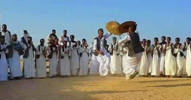 موروثات حية فى قلب الصحراء الشرقية.. «الهوسيت» رقصة الانتصار عند قبائل حلايب وشلاتين.. و«الباسنكوب» آلة وترية ترسم ملامح الأفراح.. وترافق الراعى والصياد أثناء رحلات كسب قوت يومهم وتستقبل ضيوفهم فى أوديتهم.. صور