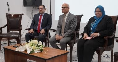 رئيس جامعة عين شمس يفتتح اللقاء التعريفي لطلاب كلية الحاسبات الأهلية