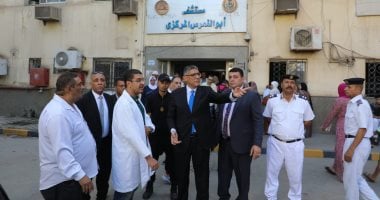 محافظ الجيزة يشدد على توفير مقاعد انتظار مناسبة بمستشفى أبو النمرس المركزى