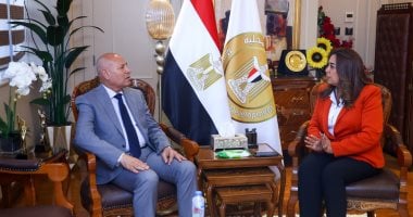 وزيرة التنمية المحلية تتابع مع محافظ القاهرة المشروعات التنموية والخدمية