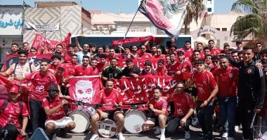التالتة شمال بتهز جبال.. جماهير الأهلي يساندون فريقهم قبل مباراة الزمالك
