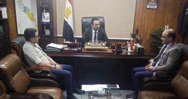 صحة سوهاج: دويدار يلتقي مدير مستشفى طهطا العام لمناقشة تطوير الخدمة