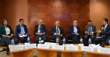 خبراء: الاقتصاد المصرى حقق تحسنا ويجب استكماله بالإصلاحات الهيكلية
