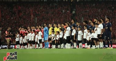 قمة ممتعة بين الأهلى والزمالك فى الشوط الأول.. فرص خطيرة للقطبين على مدار 45 دقيقة.. الأبيض يتقدم من ركلة جزاء بتوقيع حسام عبد المجيد.. والأحمر يضغط لإدراك التعادل.. وبطاقة صفراء من نصيب دونجا.. صور