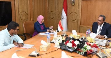 محافظ قنا: استجابة فورية لطلبات عدد من المواطنين خلال اللقاء الأسبوعي
