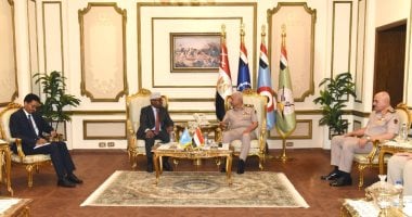 الفريق أول عبد المجيد صقر يلتقى وزير الدفاع الصومالى