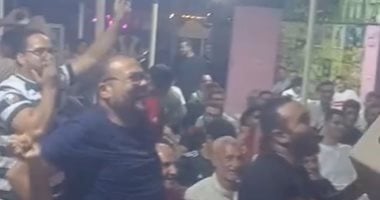 فرحة مشجعي النادي الأهلي بكفر الشيخ بهدفي الشحات وتريزيجيه.. فيديو