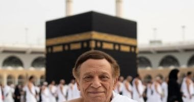 قصة صور بالـAI تتصدر التريند للزعيم عادل إمام آخرها بملابس الإحرام