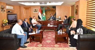 محافظ الفيوم يشدد على عدم تحصيل أي مبالغ من المواطنين إلا من خلال إيصالات