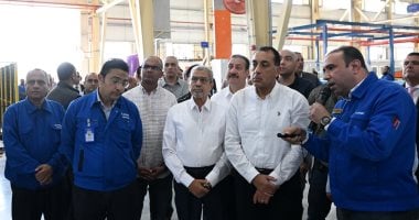 رئيس الوزراء يزور مصنع العربي ـ تويواتشي لإنتاج الزجاج الهندسي
