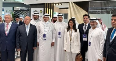 كامل الوزير يقترح اعتماد منهجية موضوعية لاختيار ممرات النقل خلال معرض بأبوظبي